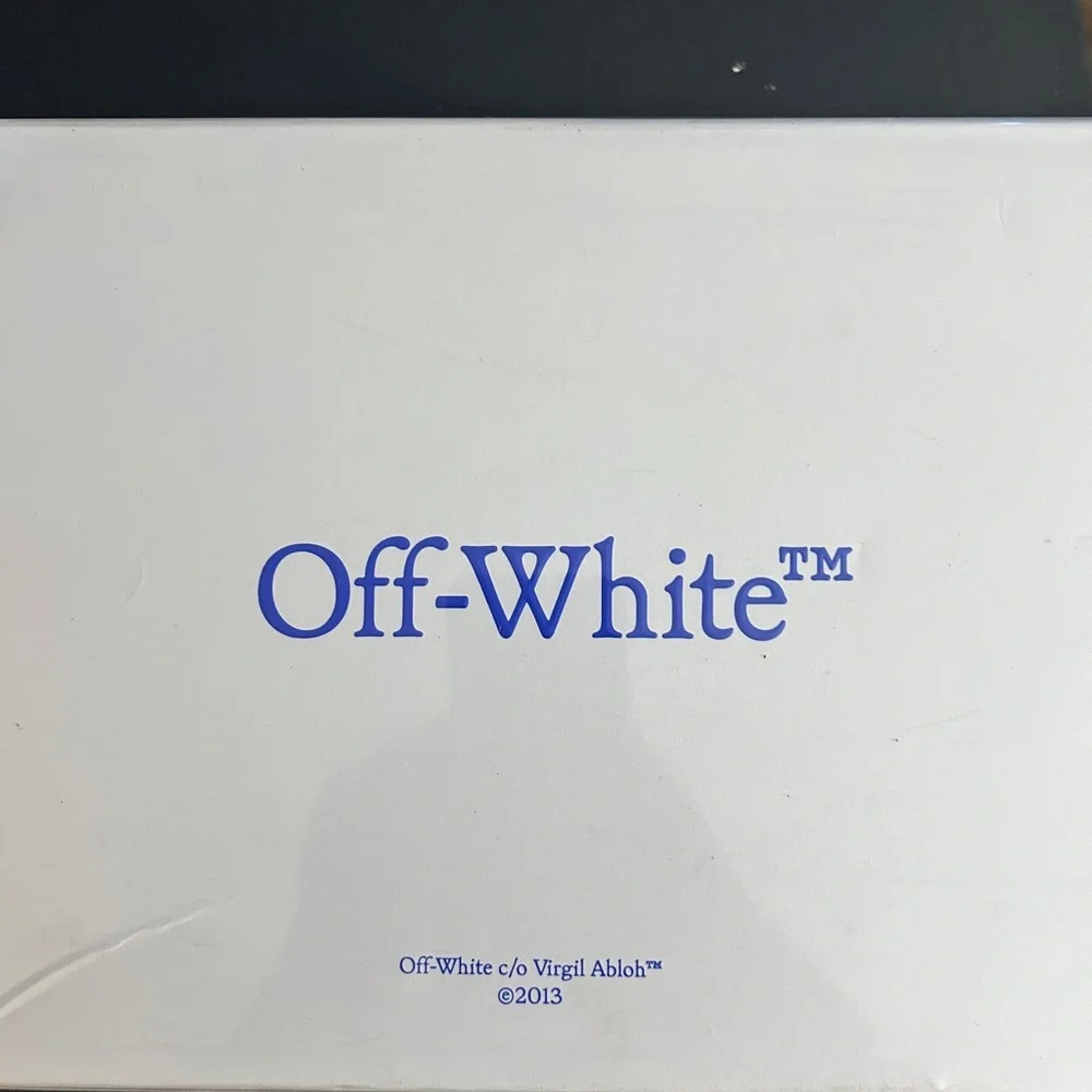 Off-White - Picture 8 of 9